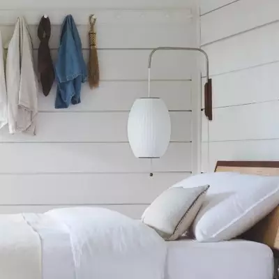 Saisha Modern White Wall Sconce Saisha Modern White Wall Sconce