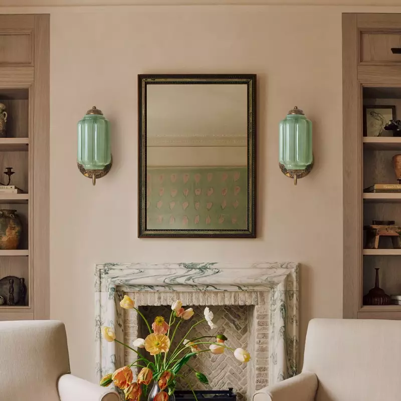 Vintage Elegant Milk Glass Eloise Wall Sconce - Retro Accent Lighting for Bathroom\Bedroom\Hallway