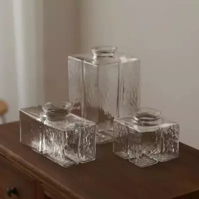 Faelthorin Farmhouse Brass Hammered Square Glass Pendant Lamp