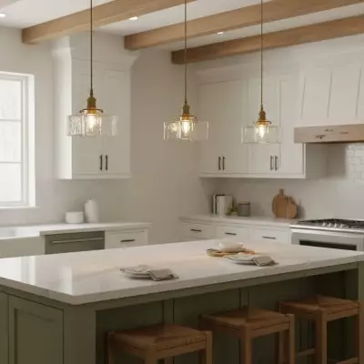 Faelthorin Farmhouse Brass Hammered Square Glass Pendant Lamp