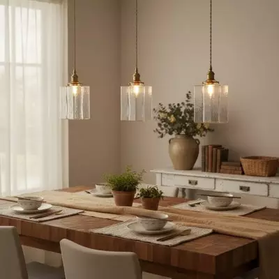 Faelthorin Farmhouse Brass Hammered Square Glass Pendant Lamp