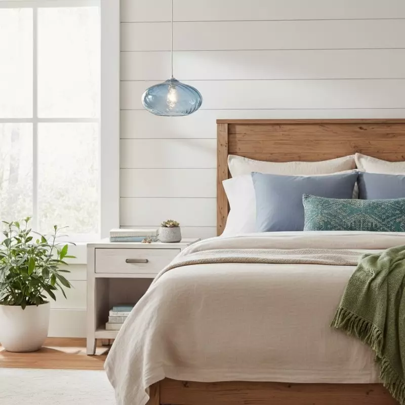 Lunaris Modern Globe Glass Pendant Light