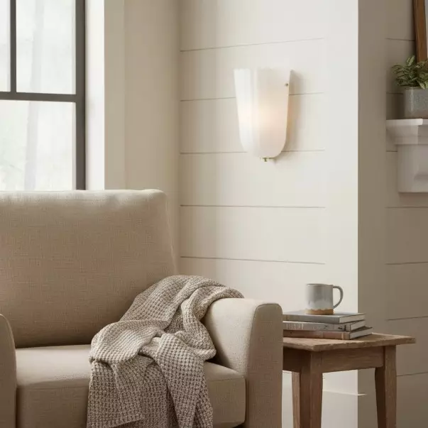 Zephyrine Modern Glass Flower Sconce