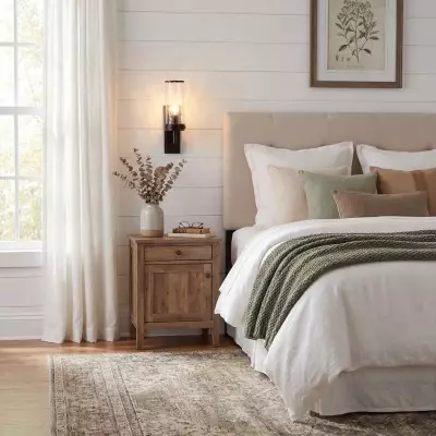 Ira Farmhouse Cylinder Hammered Glass Sconce