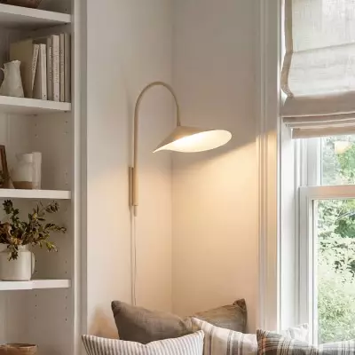 Zoya Modern Industrial Alocasia Leaf Wall Sconce