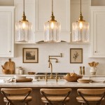 Faelthorin Farmhouse Brass Hammered Square Glass Pendant Lamp