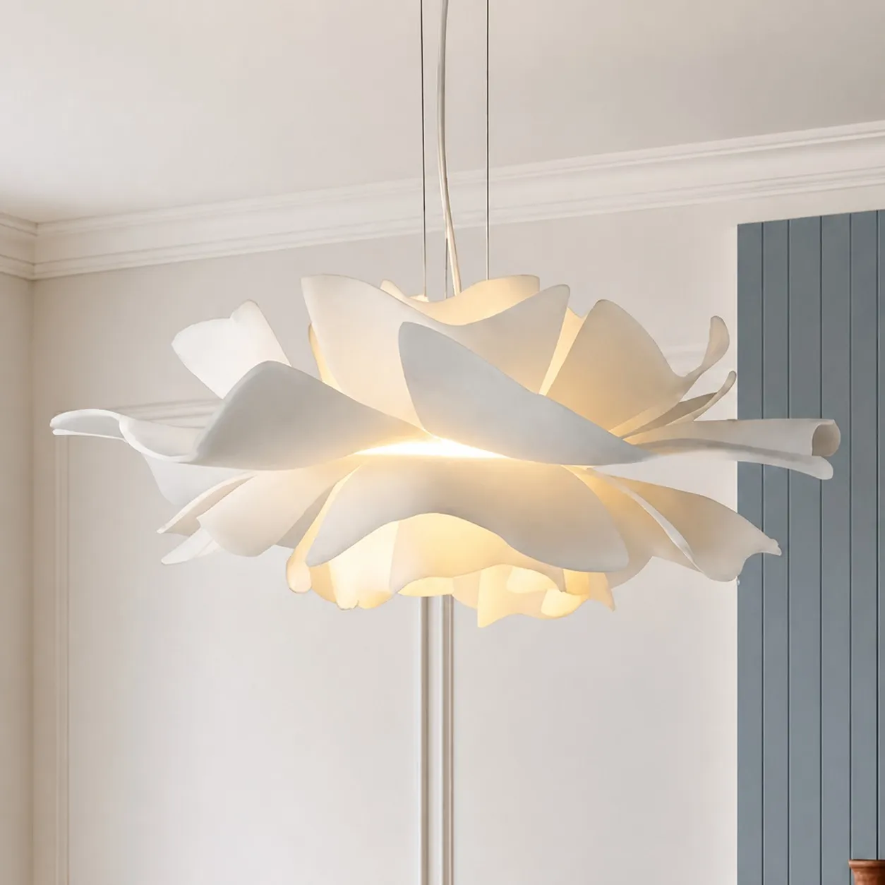 Lyronis White Flower Acrylic Pendant Light