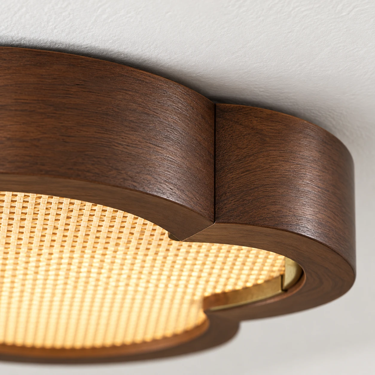 Close view of the walnut-colored scalloped wood rim